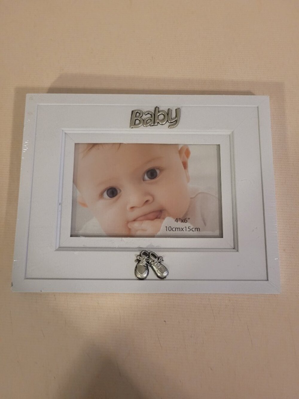 NWT Baby Picture Frame Photo Frame White with Silver Booties Accent 4x6